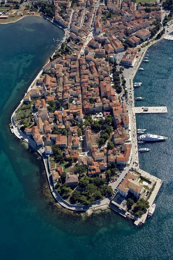 Holiday Apartment In Funtana With Balcony, Air Conditioning, Wifi, Washing Machine 4982-9 0*,  Croatia